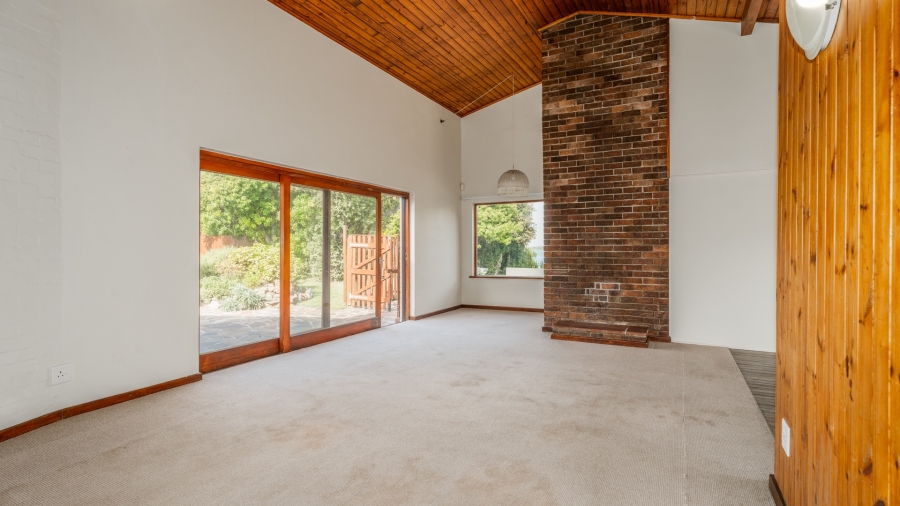 5 Bedroom Property for Sale in Zeekoevlei Western Cape